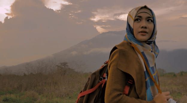 7 Artis Perempuan Gemar Berpetualang dan Traveling di Film Indonesia