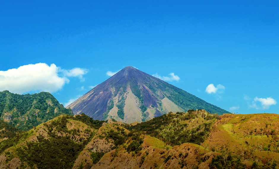 Pendakian Gunung Cikasur dan Piramid Via Bondowoso Ditutup