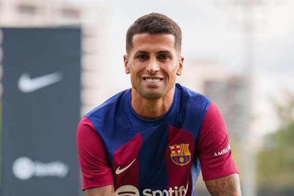 5 Pengguna Nomor Punggung 2 Barcelona Sebelum Joao Cancelo