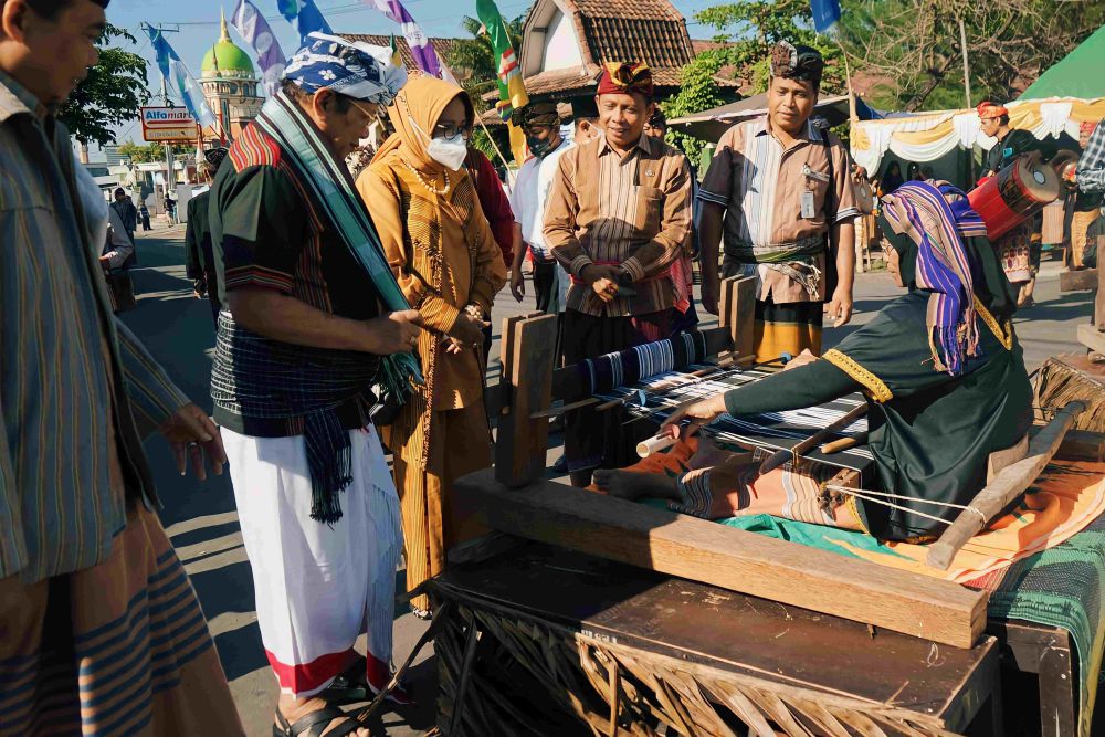 Tampilkan Proses Menenun, Alunan Budaya Pringgasela Kembali Digelar