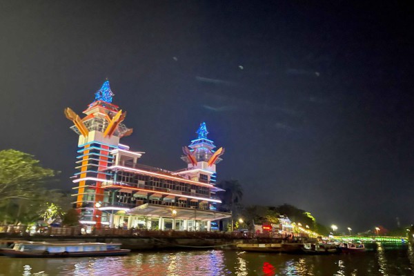 7 Wisata Malam Banjarmasin Paling Seru dan Dekat Pusat Kota