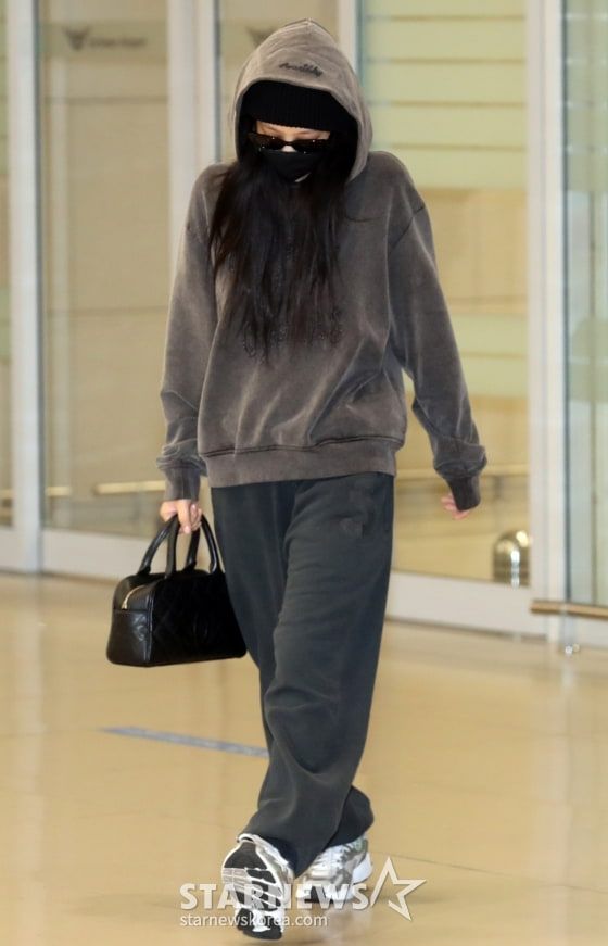12 Gaya Airport Fashion ala Jennie BLACKPINK, Chic dan Modis!