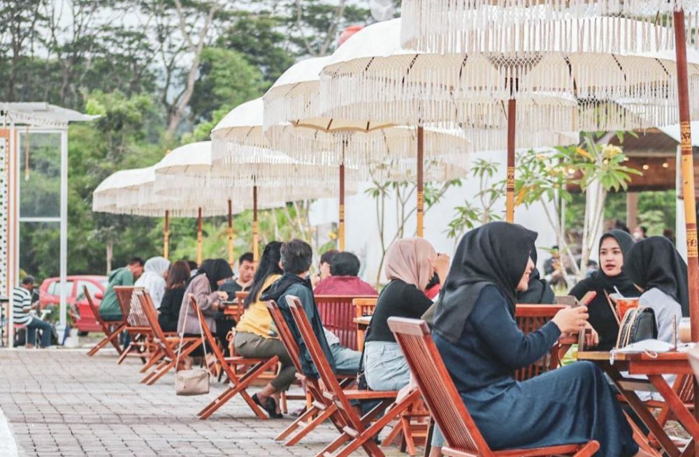 8 Potret Senyawaa Coffee and Eatery Semarang Ngopi View Gunung Merbabu