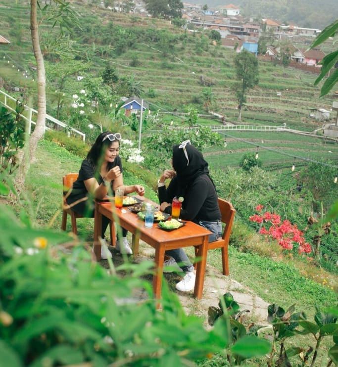 8 Kafe dengan Pemandangan Alam di Mojokerto, Panoramanya Memukau!