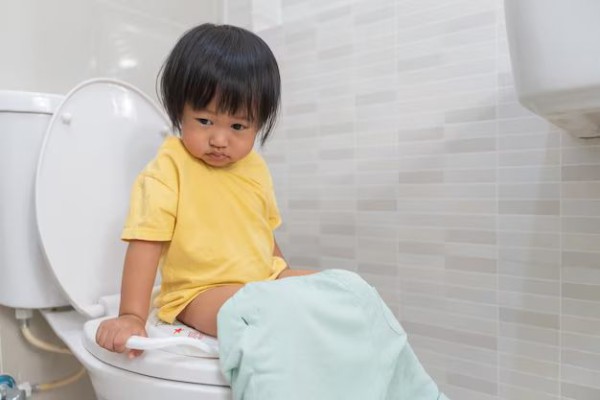 6 Tips Mengajarkan Toilet Training pada Anak, Sabar!