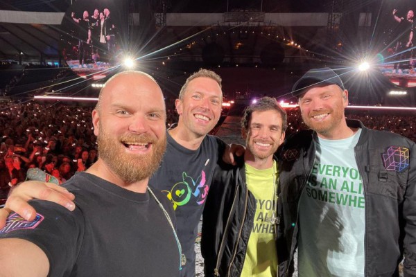 6 Band yang Raih Kesuksesan setelah Ganti Nama, Ada Coldplay!
