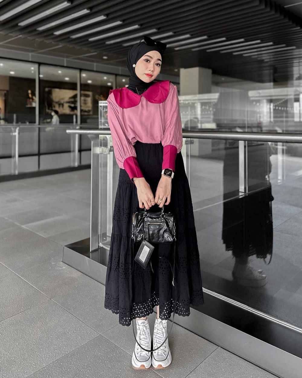 Panduan Memilih Outfit dengan Warna Monokrom: Tampil Elegan dan Trendi dalam Kesederhanaan