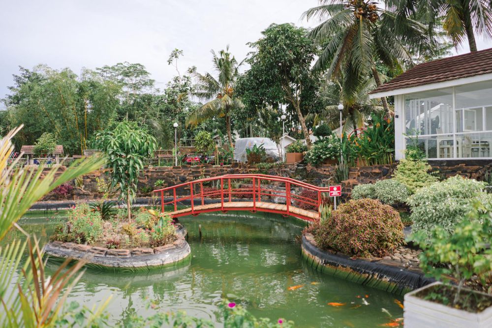 8 Potret Ditepinya Sungai Serayu Cafe, Restoran Cilacap dengan view Sungai