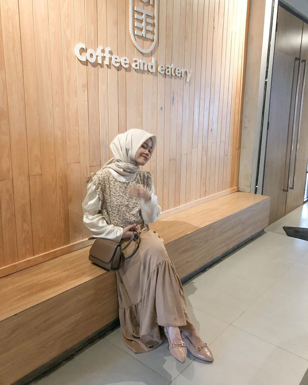 7 Referensi OOTD Earth Tone buat Kuliah ala Vidia Safa, Warm!