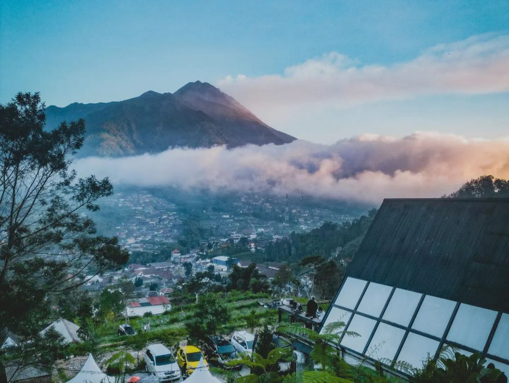 8 Cafe di Boyolali dengan Konsep Makan With A View Merapi dan Merbabu