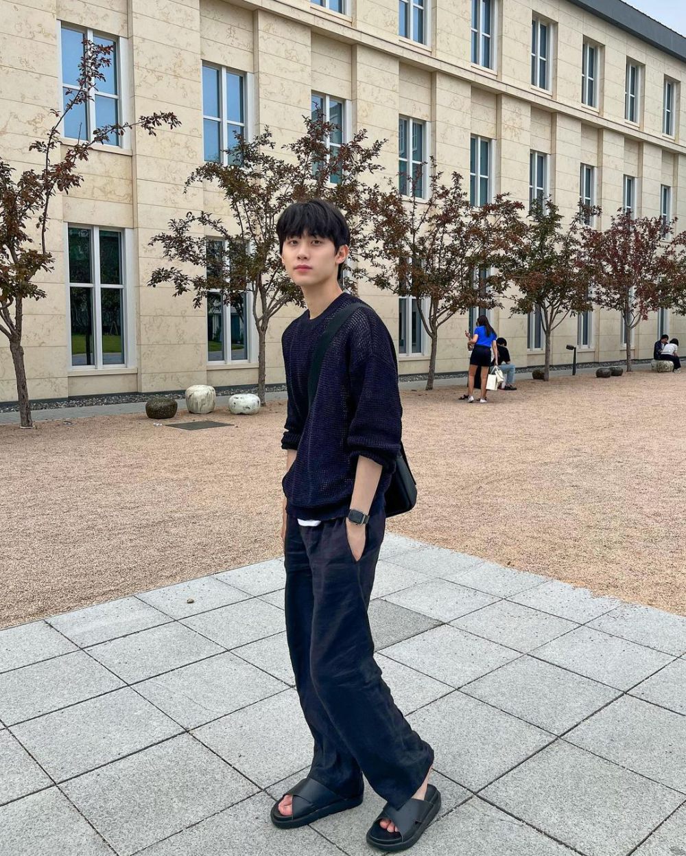 9 Inspirasi Daily Outfit ala Ahn Young Hoon, Nyaman Dipakai