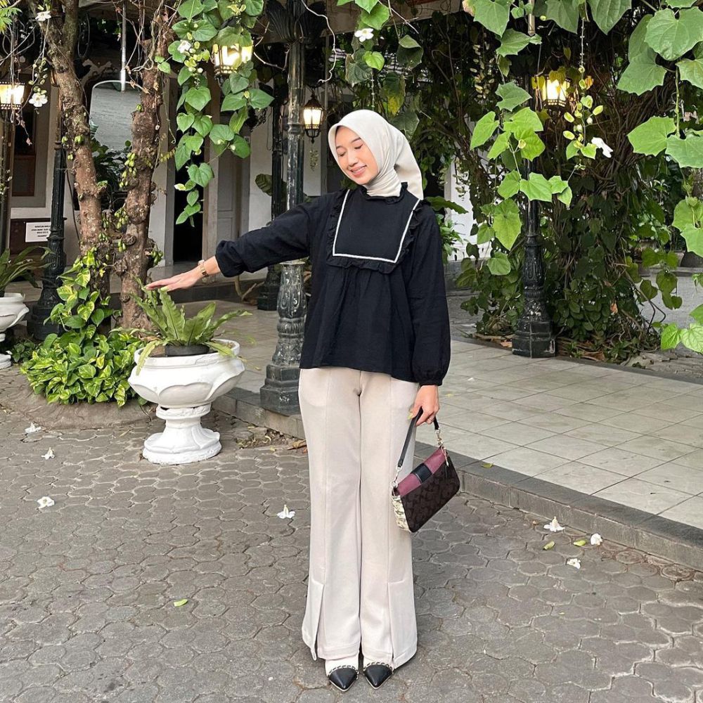 10 Inspirasi Outfit Pakai Slit Pants ala Risa Larasati yang Stylish! 