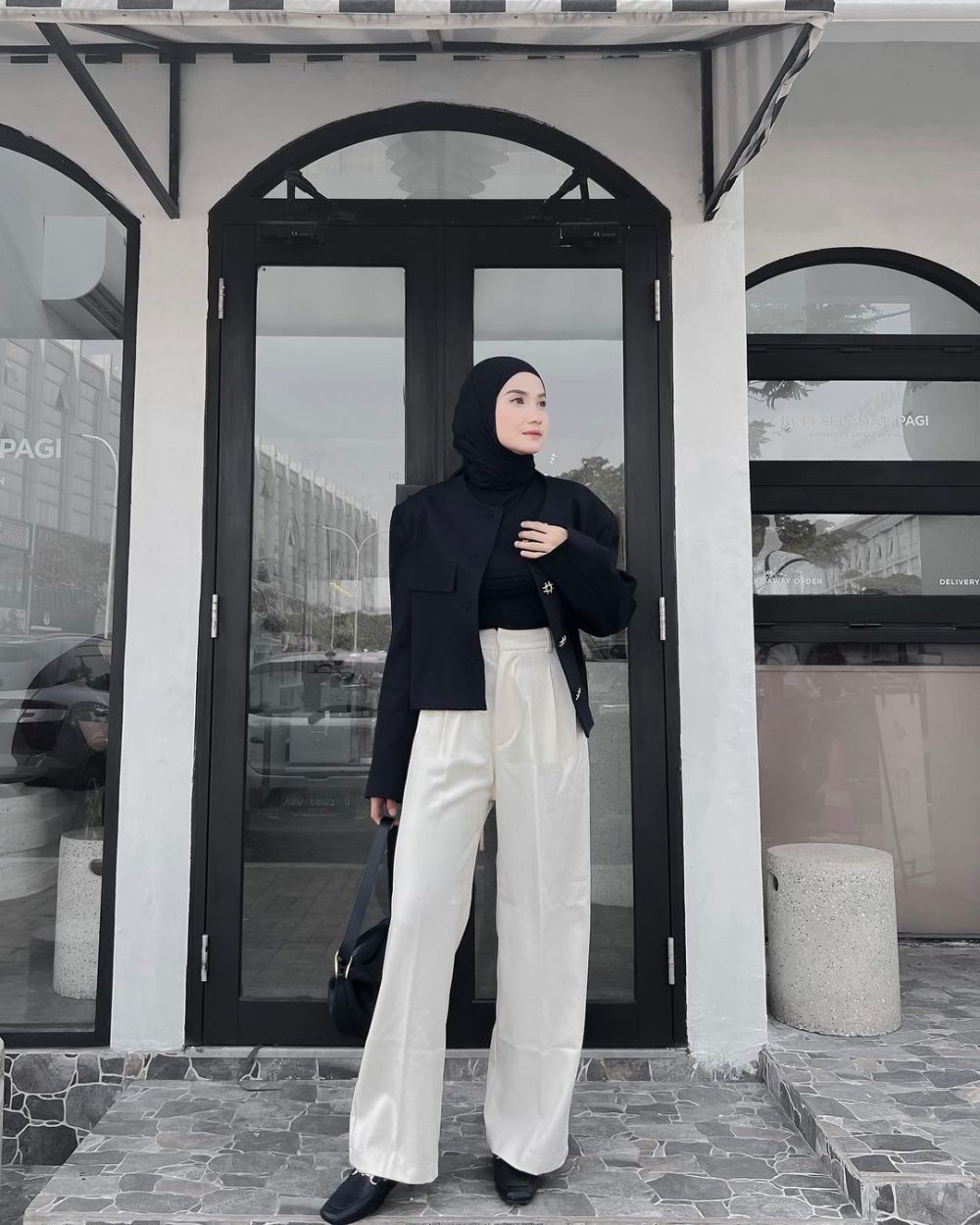 9 Inspirasi OOTD Ngantor Look Elegan ala Influencer Hijab!