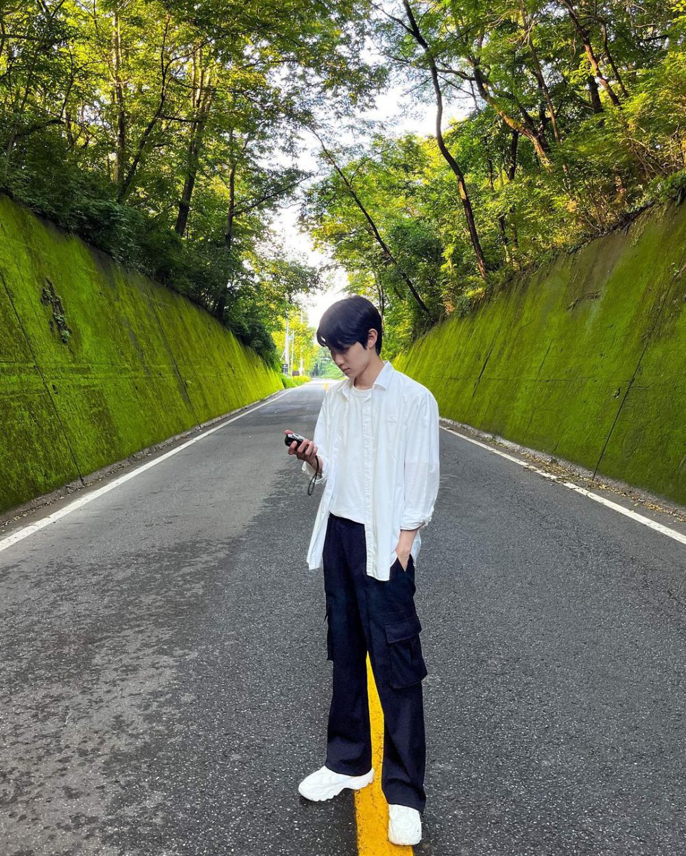 9 Inspirasi Daily Outfit ala Ahn Young Hoon, Nyaman Dipakai