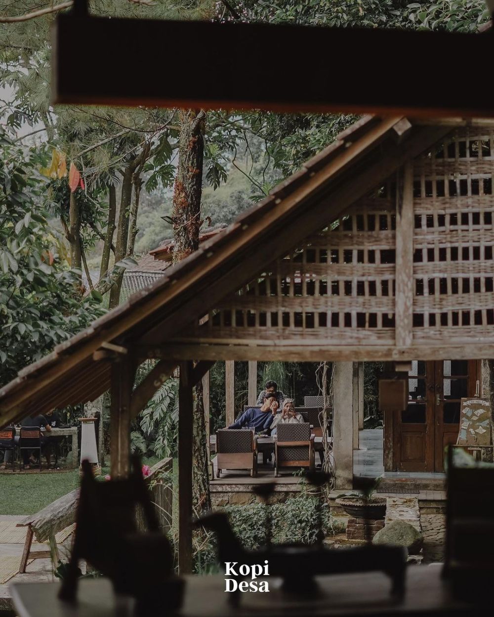 8 Kafe dengan Pemandangan Alam di Mojokerto, Panoramanya Memukau!