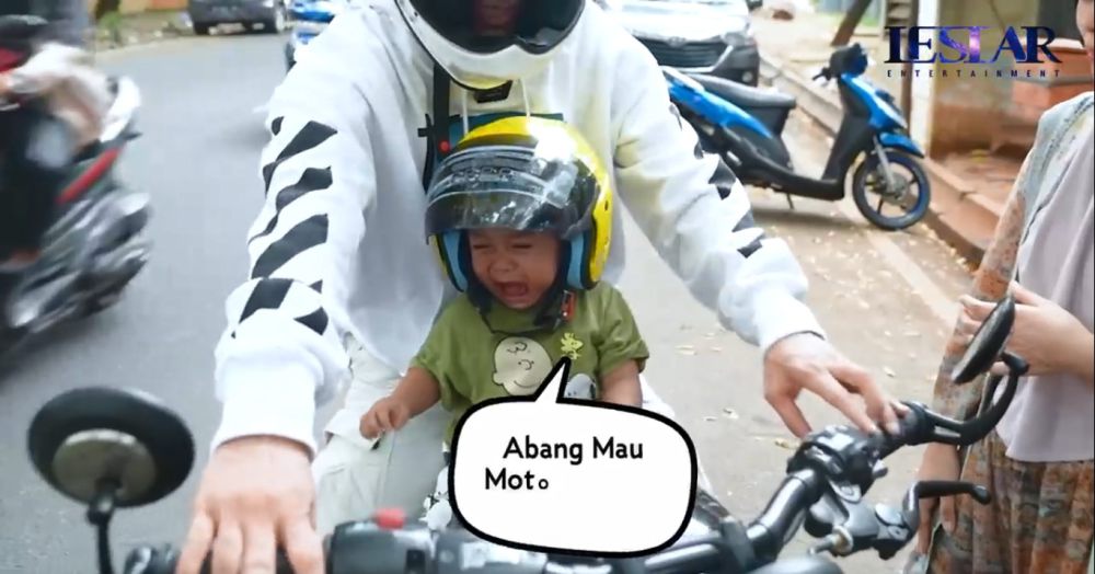 7 Potret Lesti dan Billar Jajan Bakso Kaki Lima, Naik Motor Mewah