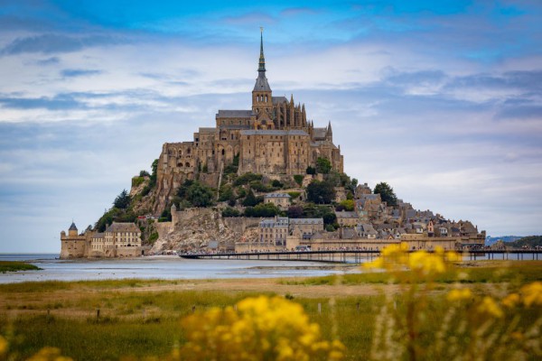 5 Fakta Biara Mont Saint Michel, Biara Ikonik di Normandia, Prancis