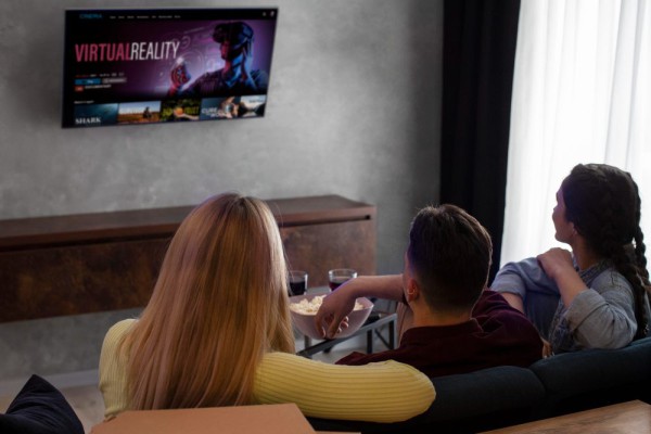 5 Panduan Sederhana Cara Merawat Smart TV, Bikin Betah Nonton