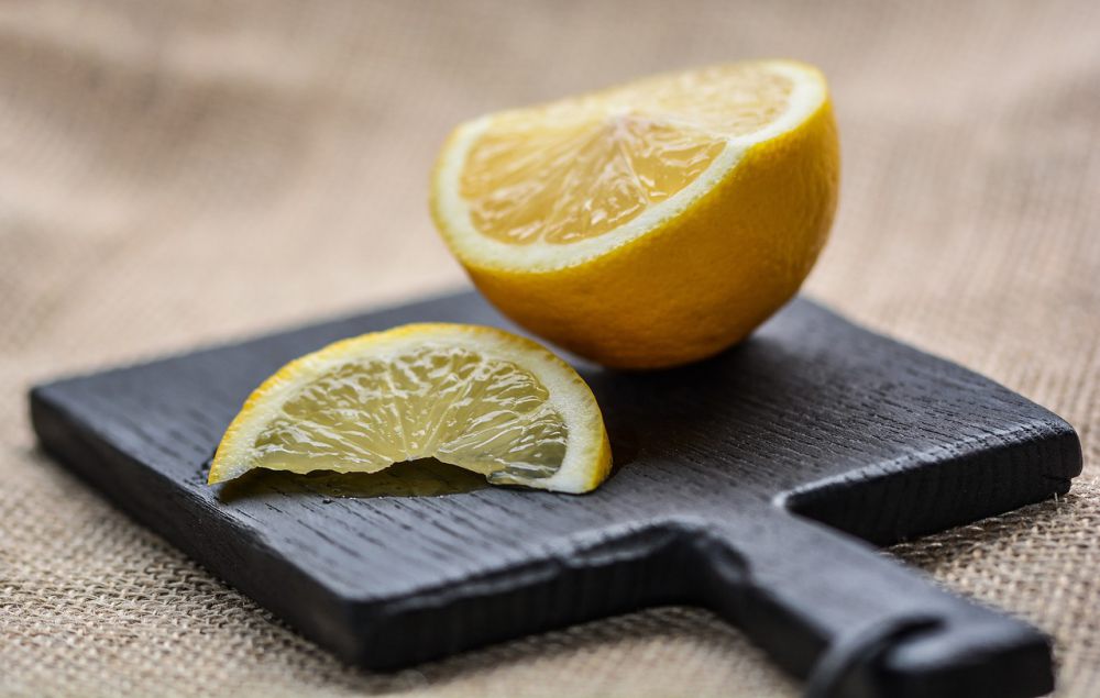 5 Area Dapur yang Bisa Dibersihkan dengan Lemon