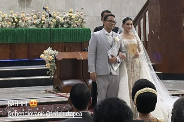 8 Potret Khidmat Pemberkatan Nikah Fritz Hutapea Anak Hotman Paris