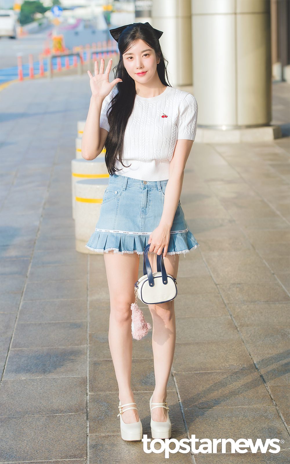 13 Inspirasi Padu Padan Mini Skirt ala Kwon Eun Bi, Stylish Abis!