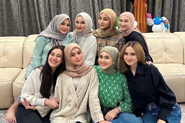 7 Potret Geng Mamayu Arisan di Rumah Aurel, Aaliyah Jadi Member Baru?