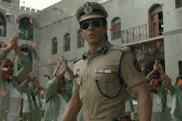 10 Profesi Shah Rukh Khan di Film India, Terbaru Jadi Sipir