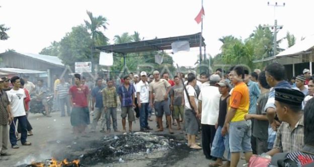 Warga Piong Tolak Keinginan Pemda Bima Sertifikatkan Lahan Wisata