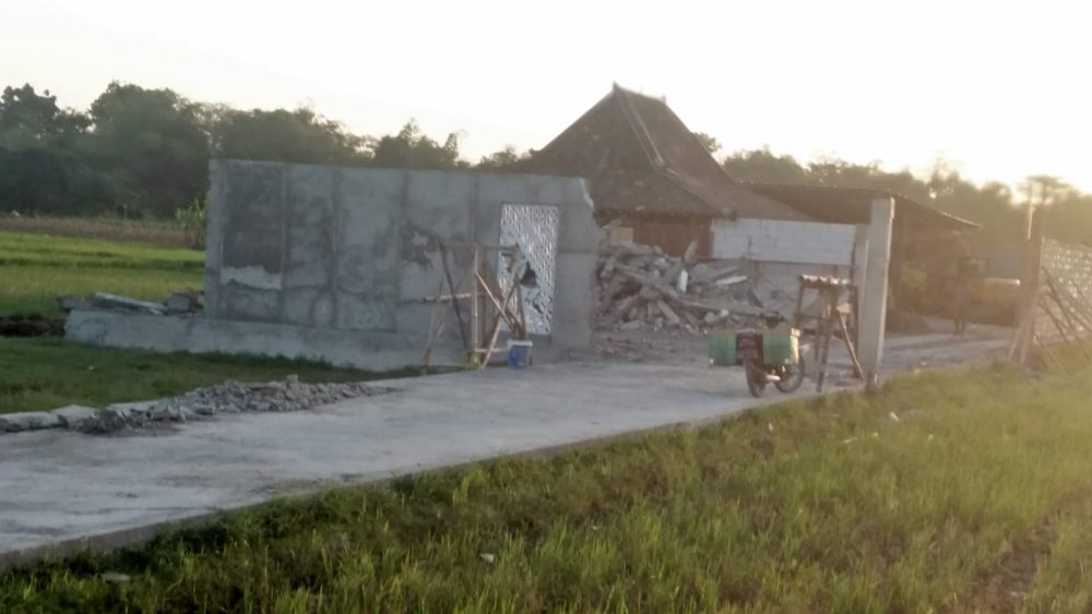 Dibangun di atas TKD, Akses Jalan Rumah di Wonokromo Bantul Dibongkar