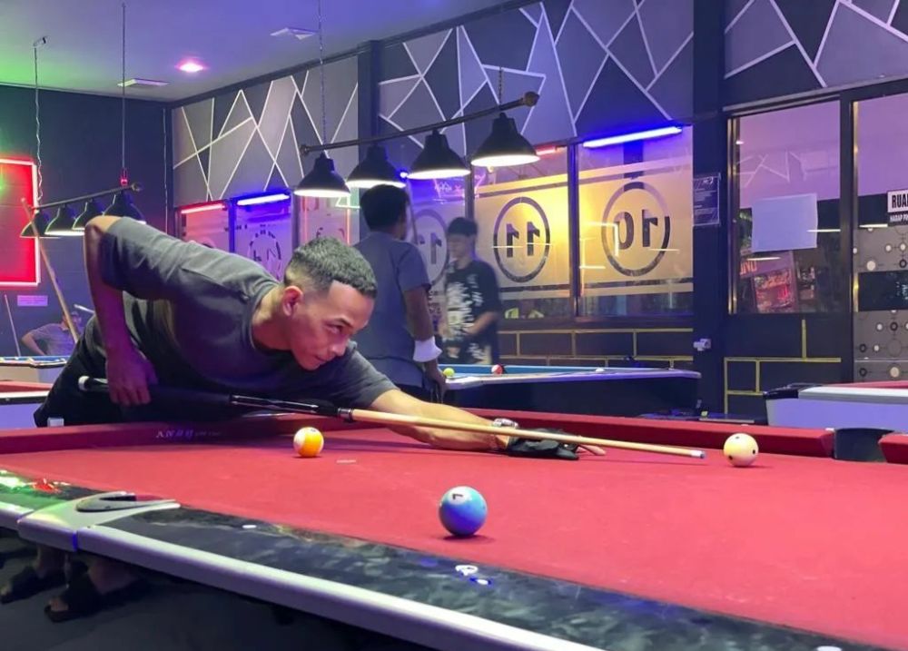 8 Rekomendasi Tempat Billiard di Malang, Harga Kantong Pelajar!