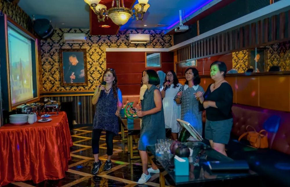 6 Rekomendasi Tempat Karaoke Keluarga di Surabaya, Seru dan Asik!