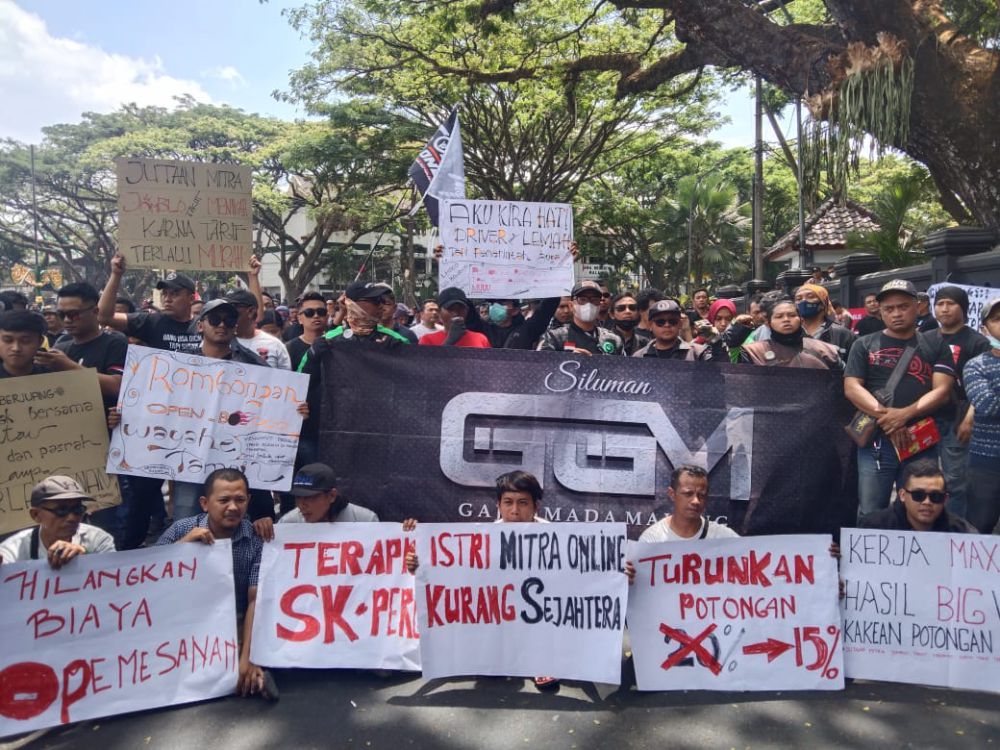 Ribuan Driver Online Geruduk Kantor DPRD dan Balai Kota Malang