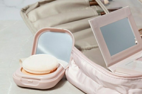 4 Cushion dengan Velvet Finish, Makeup Jadi Matte dan Halus!
