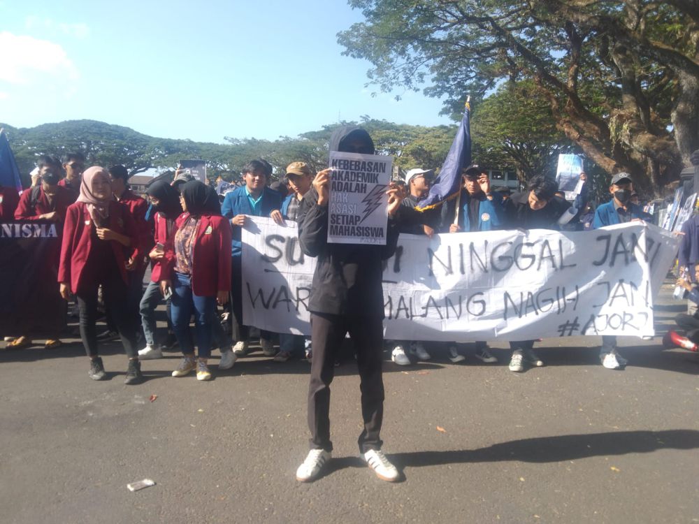 Ujung Kepemimpinan Sutiaji Disambut Demonstrasi Mahasiswa