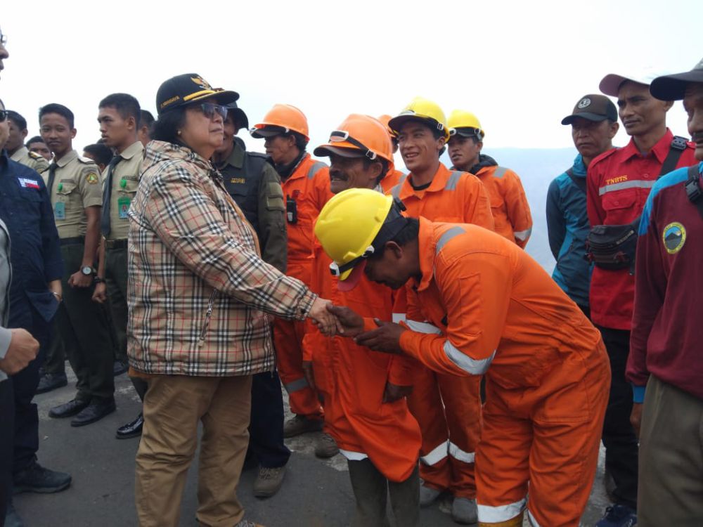 Menteri LHK Sebut Kebakaran Gunung Bromo Mencapai 989 Hektare