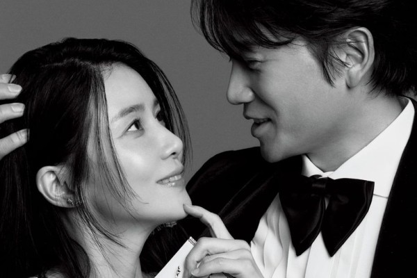 10 Tahun Menikah Ji Sung dan Lee Bo Young Tetap Mesra, Apa Rahasianya?