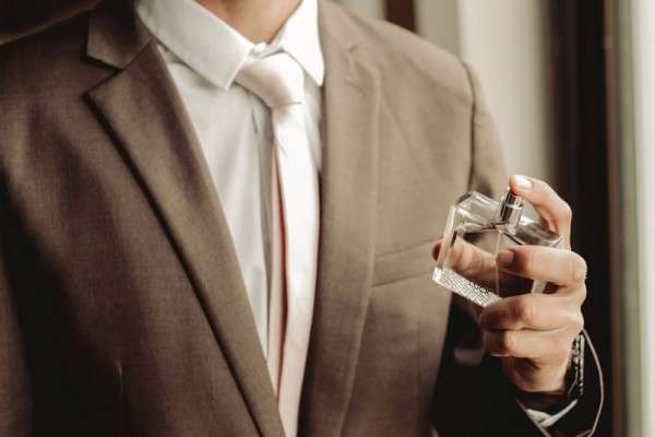 5 Parfum Lokal Cowok Paling Wangi Dan Awet Seharian