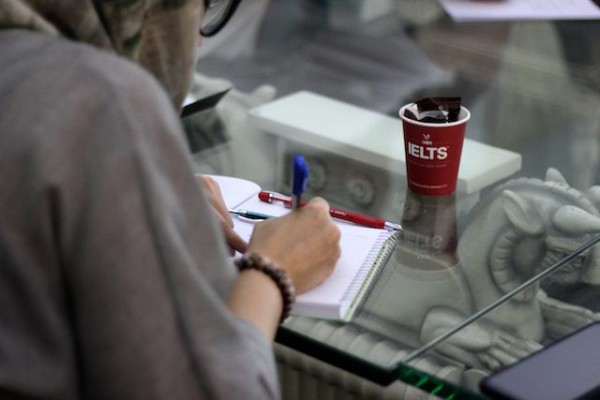5 Tips Tingkatkan Skill Writing IELTS dan Raih Skor Tertinggi