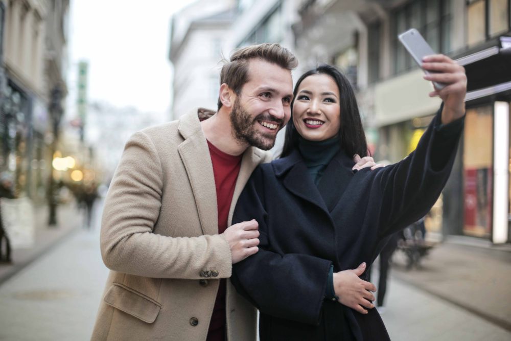 3 Poin Penting Mendekati Cewek Idaman Hati, Gak Cuma Modal Beri Hadiah