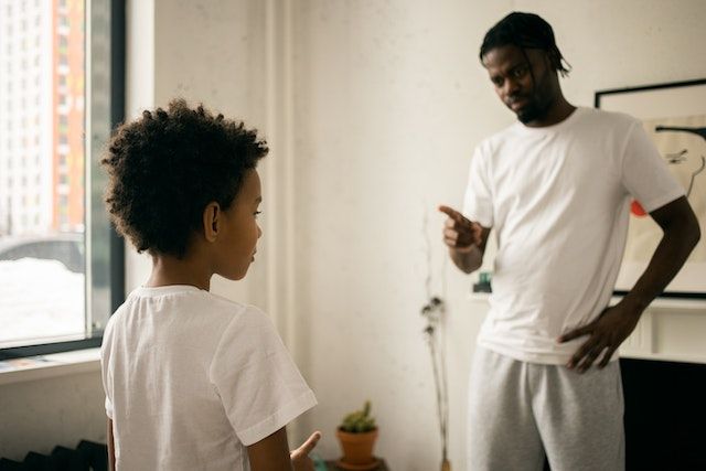 5 Sikap Orangtua yang Dihindari Saat Rapor Anak Memuaskan