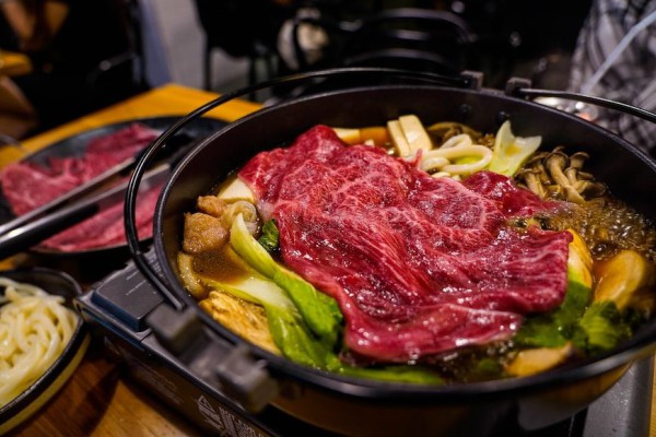 4 Fakta Sukiyaki, Sup ala Jepang yang Disajikan dengan Telur Mentah