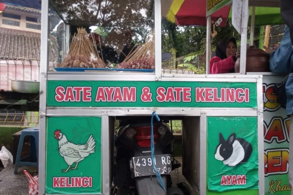 Gak Habis Pikir, 9 Potret Jualan Ini Kocak dan Bikin Ngakak!