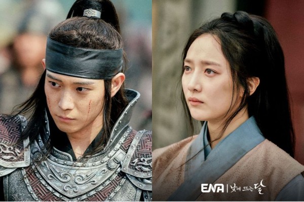 8 Still Cuts Kim Young Dae dan Pyo Ye Jin di Drakor Moon In The Day  