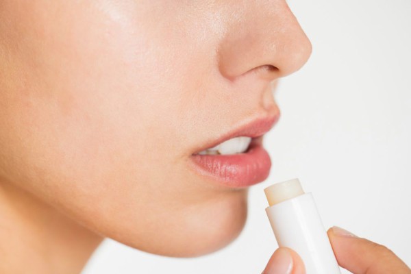 4 Referensi Produk Lip Essence, Rawat Bibir Secara Intensif