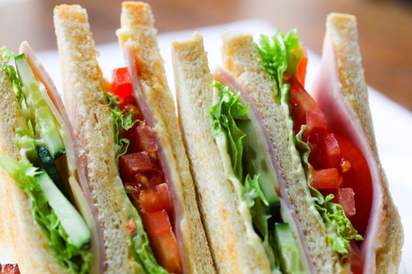 Resep Sandwich Spicy Daging Asap, Nikmat buat Bekal Makan Siang