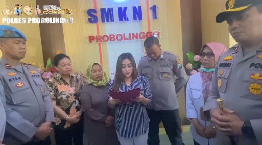 Istri Polisi Bentak Siswi SMK, Nangis Minta Maaf, Lalu Suami Dicopot
