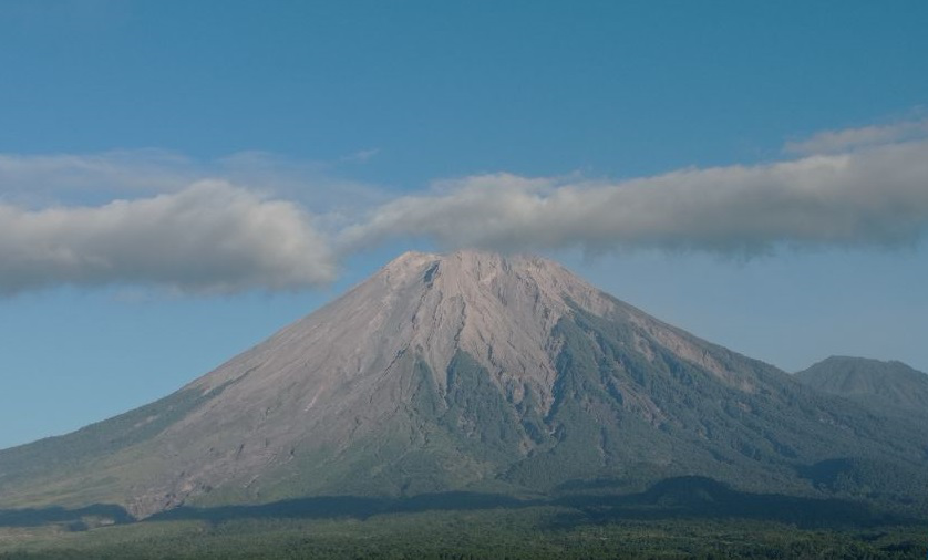 Semeru Meletus Lagi, Lontarkan Abu Vulkanik Setinggi 700 Meter