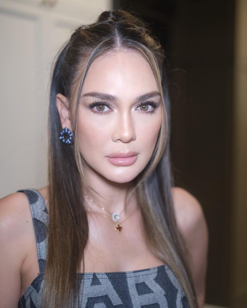 9 Ide Glam Makeup Look ala Luna Maya, Cocok untuk Kondangan!