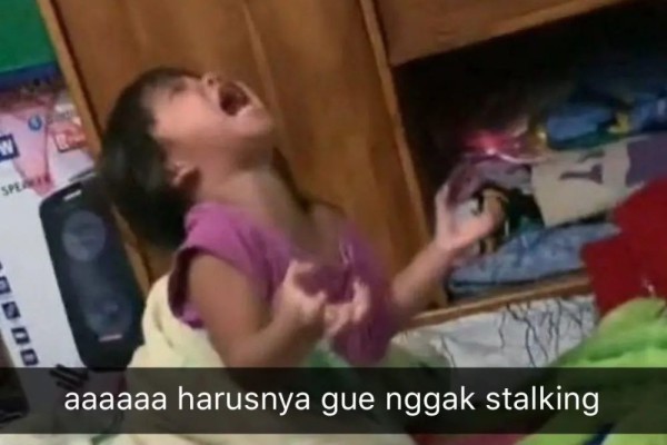 10 Meme Berusaha Move On dari Mantan Tapi Gagal, Nyesek!