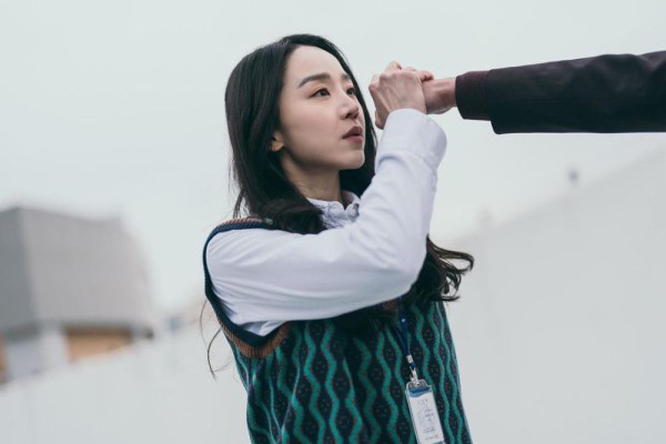 7 Cuplikan Shin Hye Sun di Film Brave Citizen, Guru yang Jago Tinju